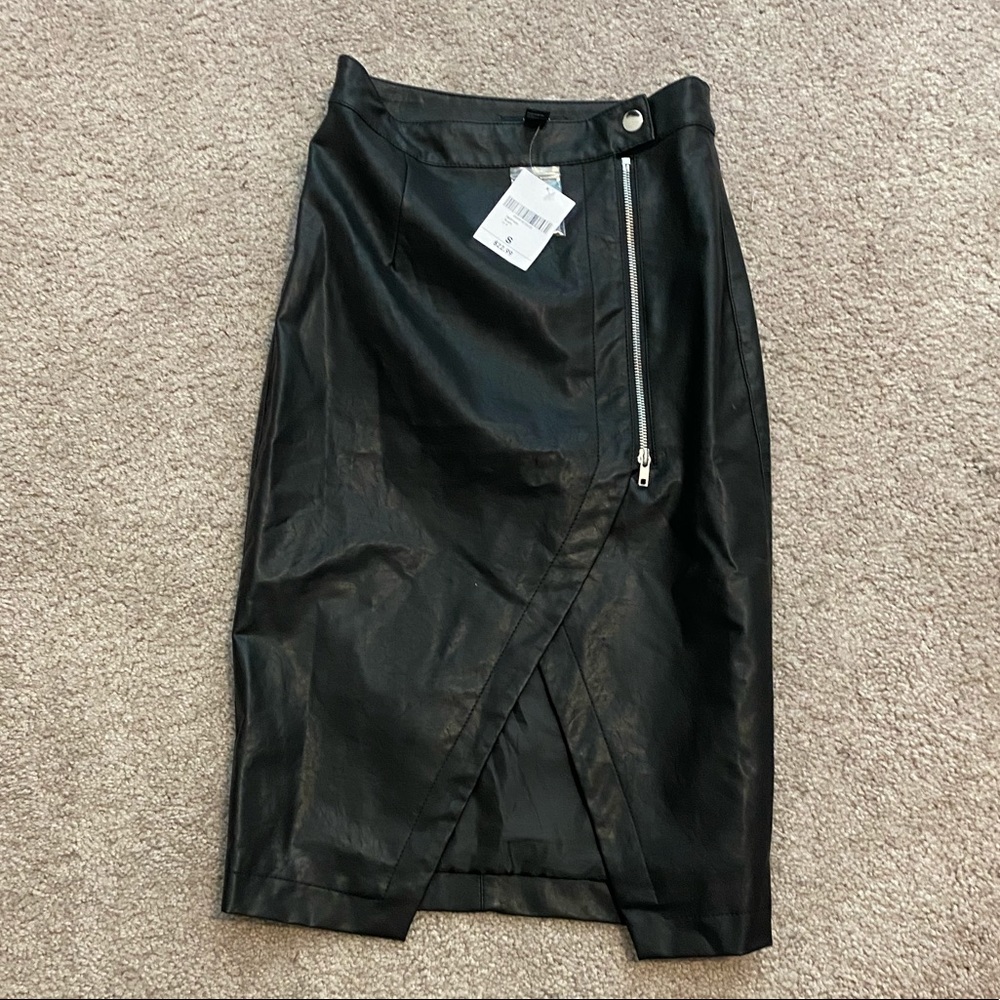 Black faux leather skirt forever21 - Picture 3 of 6